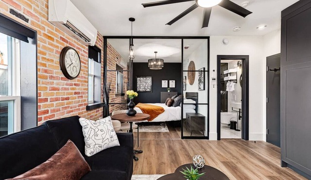 Industrial Loft-Style Suite Downtown Collingwood