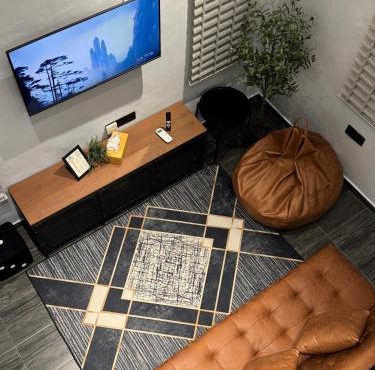 Industrial Loft Tinyhouse Homestay - 2 Queen Bed, Free Netflix, Prime & Wi-Fi Near Bukit Mertajam