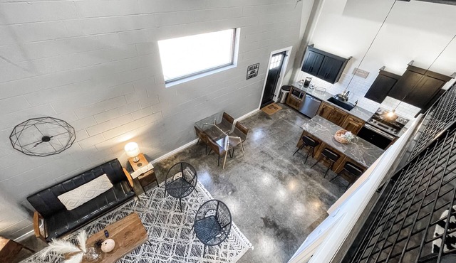 Industrial/modern loft within walking distance to downtown!
