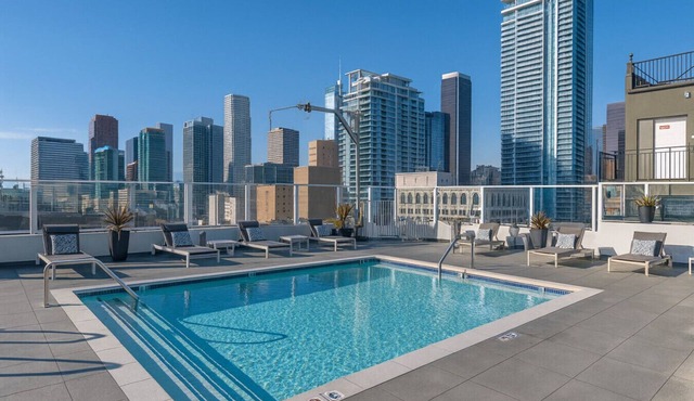Industrial-Style 2BR Condo Downtown LA W/Rooftop