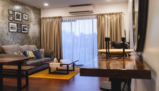 Industrial Style Apartment for 5