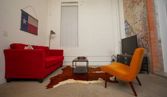 Industrial & Stylish |5★ Location, ♛Queen Bed, Pkg