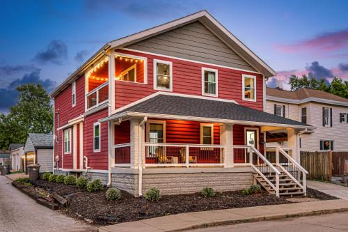 Indy Getaway - 5BR - Sleeps 16 - Arcade games - Perfect for families and groups