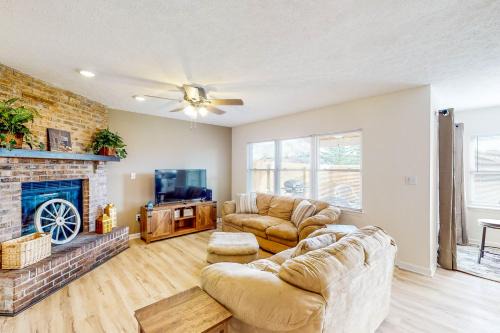 Indy Home with Dog-Friendly Yard! 9 Mi to Dtwn