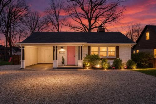 Indy Palm Pad with Patio & Tiki Bar-Mid-Century Charmer-Family Friendly