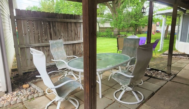 Indy Speedway House: 0.4 mile Walk to IMS, 4 miles to D/T Indy