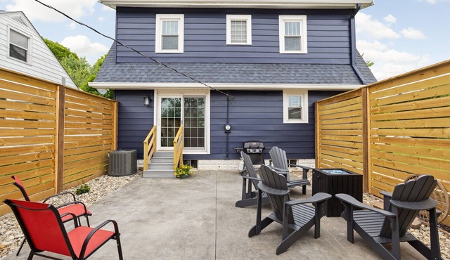 Indy Speedway Retreat: King Beds & Near Downtown