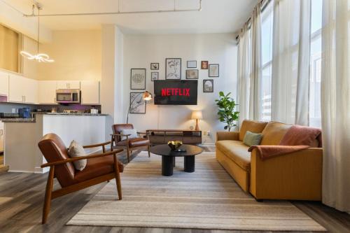 Indy Urban Nest - Sleeps 8 - Skywalk Access - Convention Center - Stadium