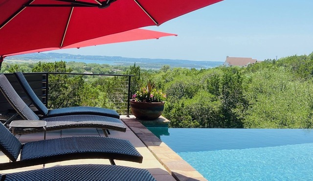 Infinity Edge - Luxury Lake View, Heated Infinity Edge Pool & Chef Kitchen
