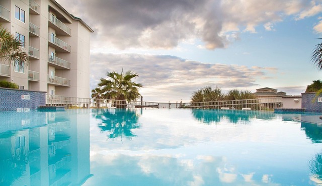 Infinity Pool! Close to Beach | Hot Tub + Tennis
