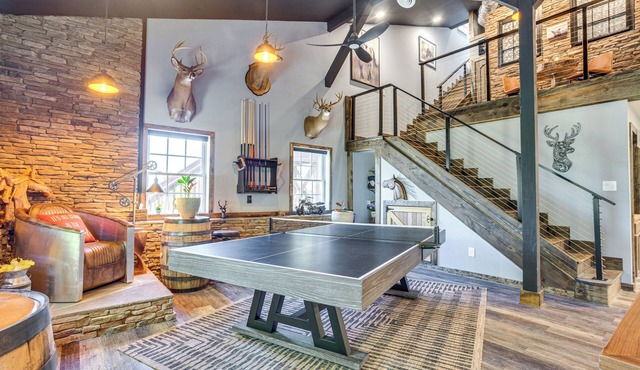 Infinity Pool + Mtn Views: Luxe Talking Rock Home