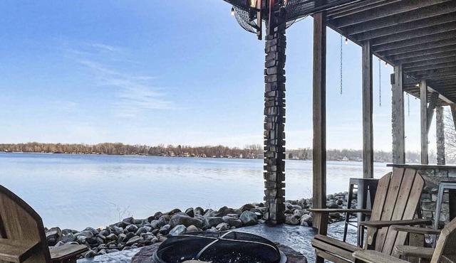 Infinity Views Lakefront Home