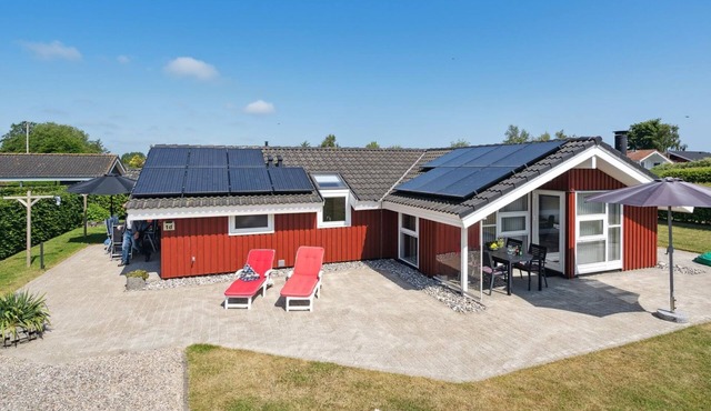 "Inge" - 300m from the sea by Interhome