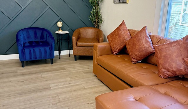 Ingersoll Basecamp 4BR, Comfortable, Walkable to Restaurants and Nightlife