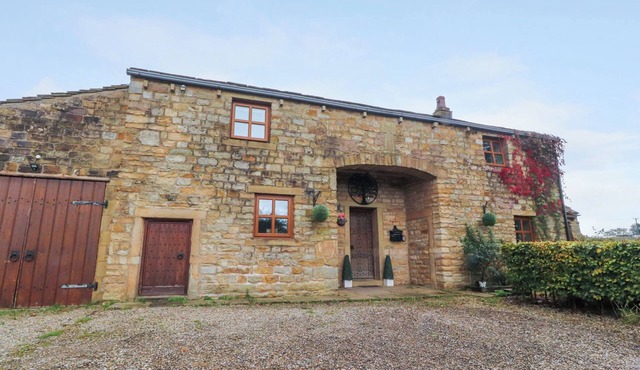 INGHAMS BARN, pet friendly, luxury holiday cottage in Burnley