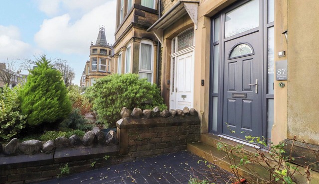 INGLEMEAD, pet friendly, country holiday cottage in Morecambe