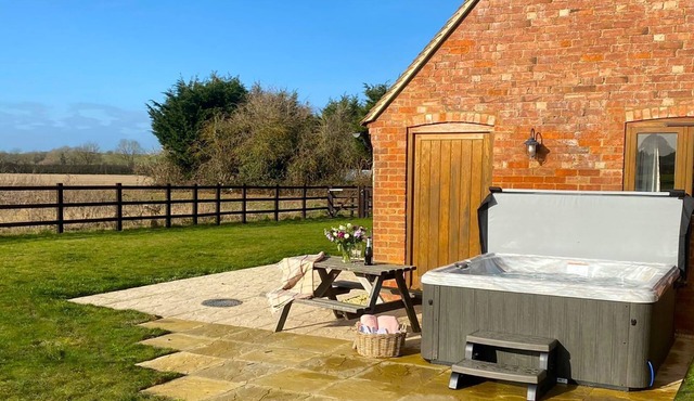 Inglenook Barns - two pet-friendly barn conversions with hot tubs