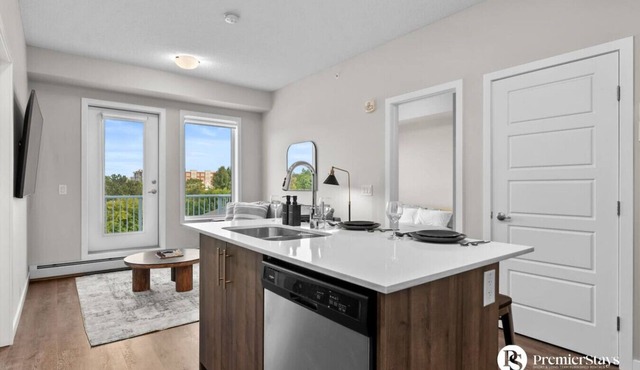 Inglewood Luxury King Bed Parking Netflix#15