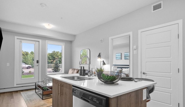 Inglewood Modern Condo King Bed Parking #21