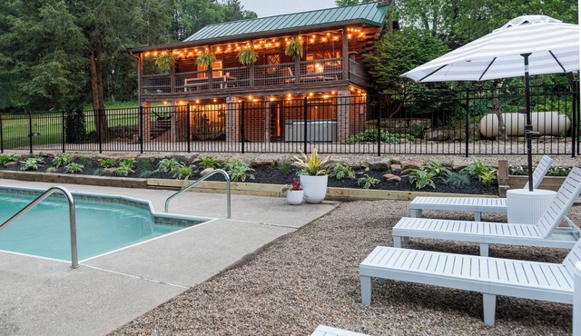 Inground Pool, Hot Tub, Fire Pit at Large Log Cabin near Mohican State Park