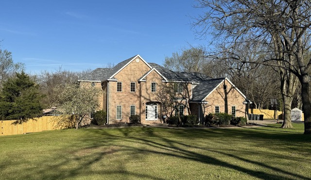 Inground Pool, Hot Tub, Movie Theater, 6 bedrooms, 3 Baths in Carthage, MO