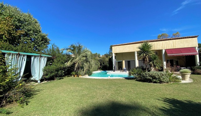 Inhale. Blow it out! A bubble of tranquillity in a green setting.