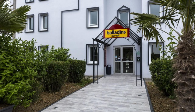 Initial by Balladins St Quentin/Gauchy