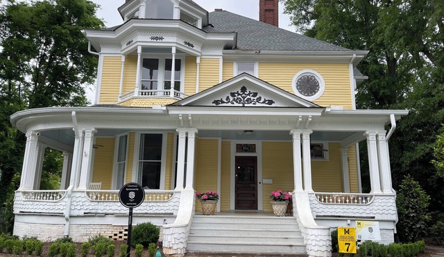 Inman Park 6BR w/Large Entertaining Spaces