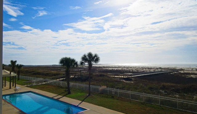 Inn at Dauphin Island 212 Family Friendly Sleeps 8 with Great Views!
