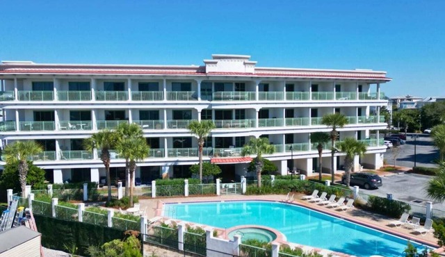 Inn at Seacrest - Community pool and 2 FREE bikes - `Nestled Inn`