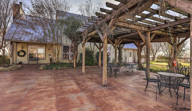 'Inn at Windhill Ranch' w/Patio + Pergola!