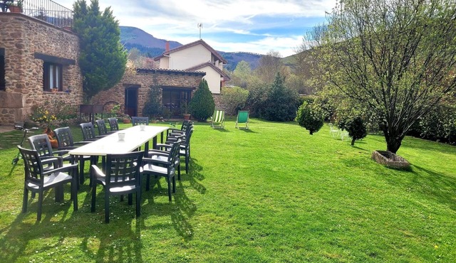 Inn 'La Casona Del Pastor' with Mountain View, Shared Terrace and Wi-Fi