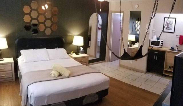 Inn Leather Guest House - Male Only LGBT