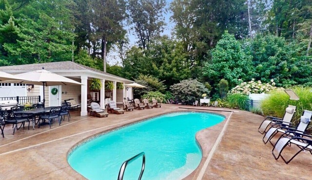 Inn Like a Lamb | Pool, Hot Tub, Fire Pit, Putting Green | Dog Pet Friendly