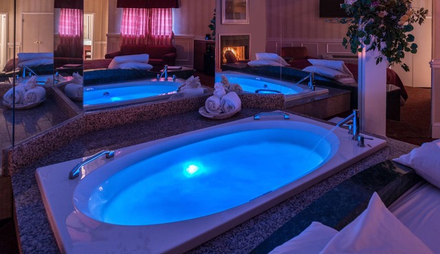 Inn of the Dove Romantic Suites with Jetted Tub & Fireplace