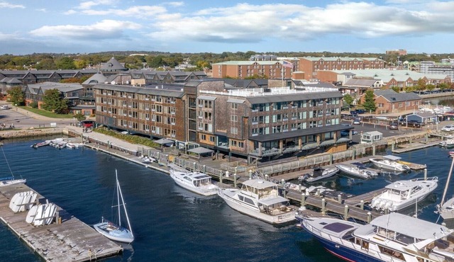 Inn on Longwharf Harbor View Unit - 1 Bedroom Luxury Accommodation