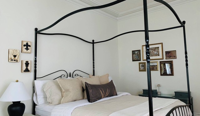 Inn on the Avon: a charming escape offering refined comfort and timeless charm.
