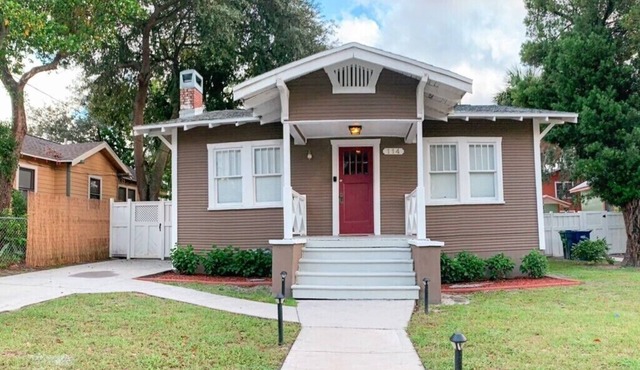 Inn the Heights ~the Bungalow Too- Close to everything! Central &Pet Friendly