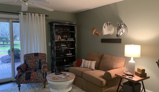 Inner Banks Condo With Golf Course and Marina Access