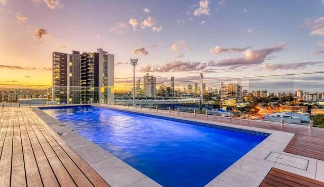 Inner city 1 bedroom Apartment with Rooftop pool and Parking - Serain Residences