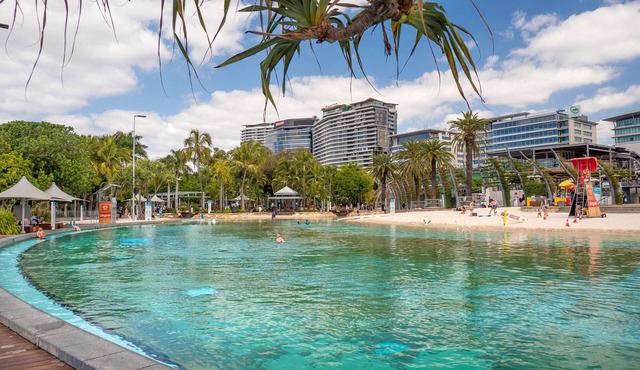 Inner-City 2-Bed with Balcony & Undercover Parking