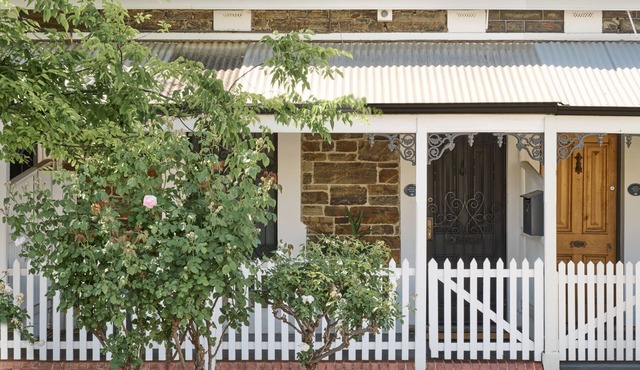 Inner-city Cottage - Designer Furnishings