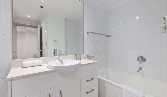 Inner-city Stay with Pool and Gym Access