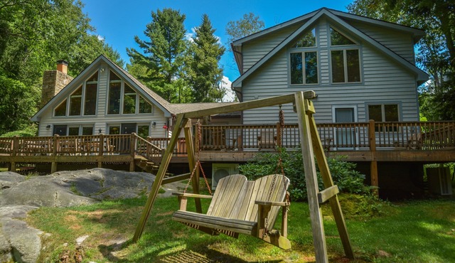 Innisfree | Spacious Chalet with Sunset Lake Views