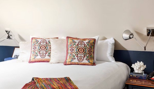 Innkeepers Room at Kennebunkport Inn, Free Parking, Near Dock Square