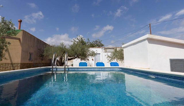 INNOUTHOME COUNTRY HOUSE WITH PRIVATE SWIMING-POOL, WIFI AND BBQ ESTANY