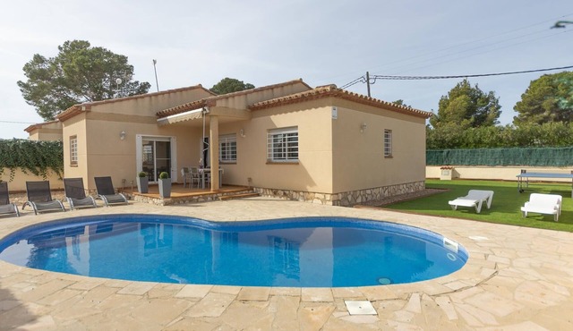 INNOUTHOME FAMILY PRIVATE VILLA WITH SWIMING-POOL, BBQ AND WIFI COLL DE BALAGUER