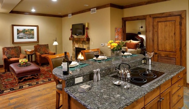Innsbruck Aspen Deluxe One-Bedroom Garden Residence 1, Located on Main Street