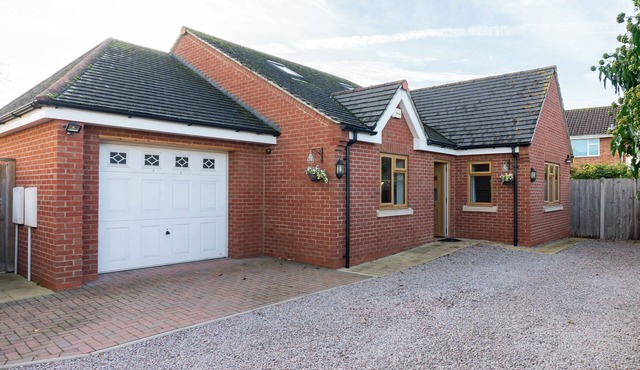 Innsworth House - Gloucester 4 Bed Home - Parking - Garden