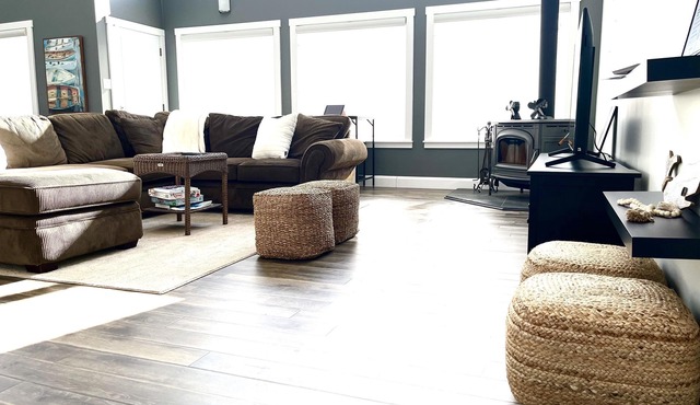 Inquire about reduced winter rates for couples! located on the ocean, Hot Tub!